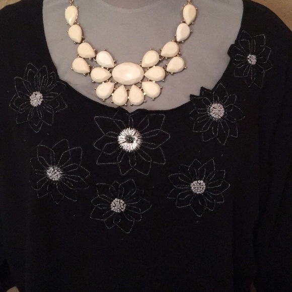 Talbots Black 3/4 Sleeve Embroidered T-Shirt - Picture 2 of 7